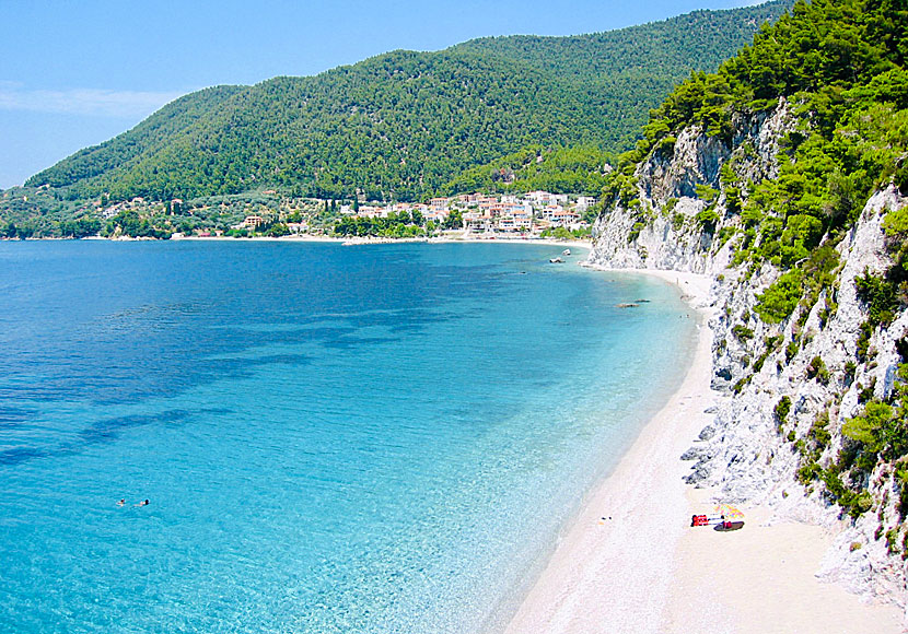 Den bästa stranden nära Neo Klima är Hovolo beach.