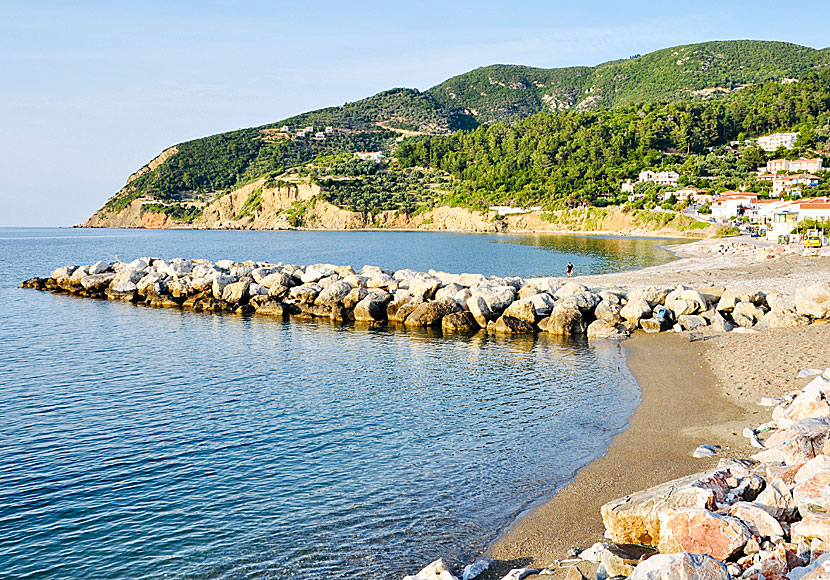 Stranden i Skopelos stad.