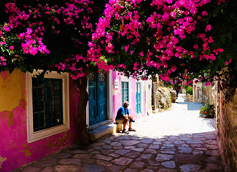 En av många mysiga bilfria gränder i Ermoupolis på Syros.