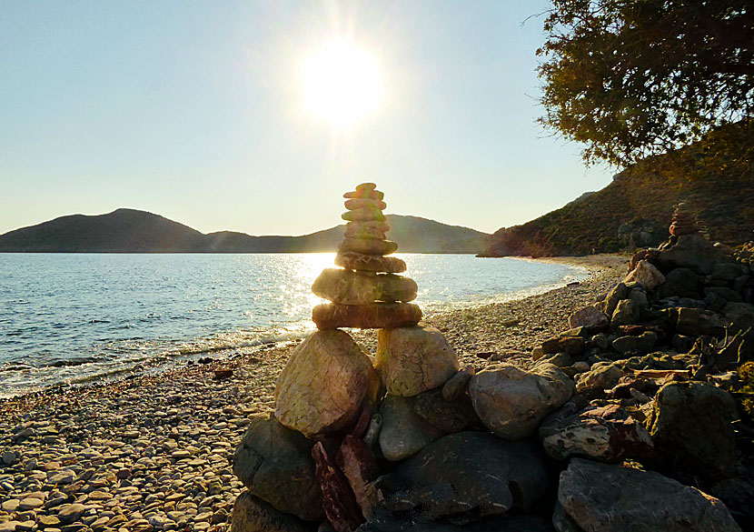 Soluppgången sedd från Lethra beach på Tilos i Grekland.