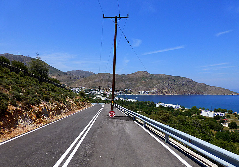 Vandra längs vägar och stigar runt Livadia på Tilos. 