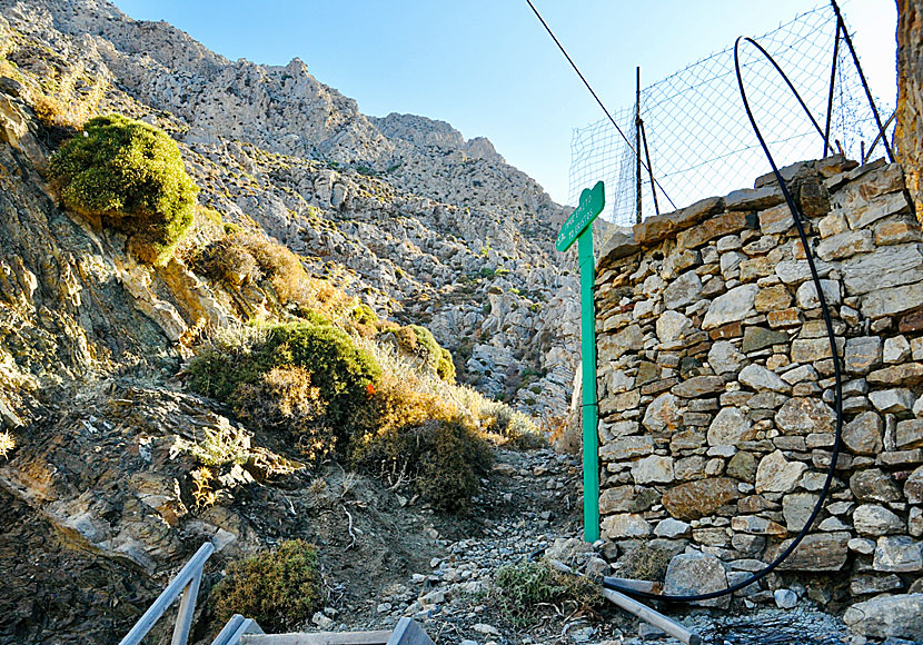 Vandringen mellan klostret Agios Panteleimon och Eristos beach på Tilos är 5,7 kilometer lång.