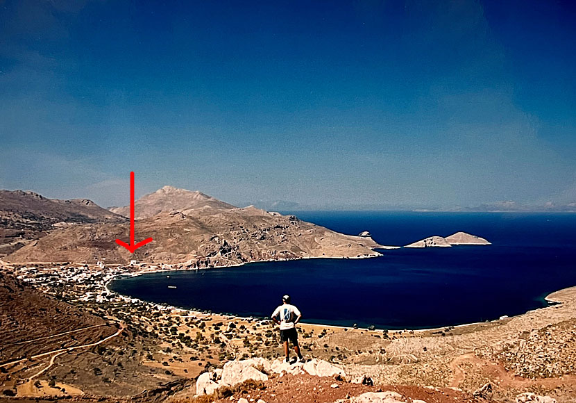 När du vandra på ön Tilos bjuds du på fantastiska vyer över havet och Livadia.