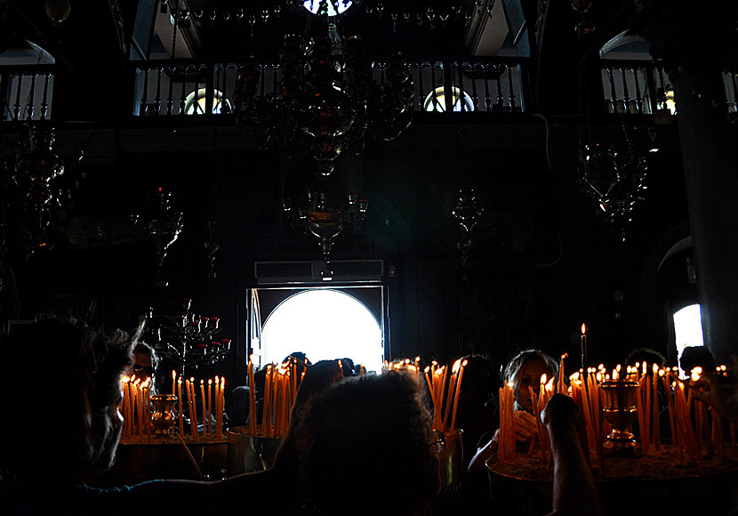 Den heliga ikonen av Jungfru Maria i kyrkan Panagia Evangelistria på Tinos kallas Megalochari.