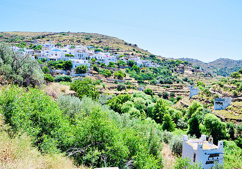 Missa inte kärleksbyn Agapi när du reser till Kolymbithra beach på Tinos.