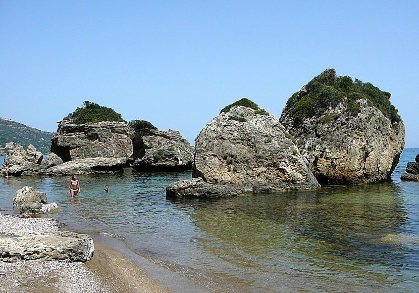 Klipporna vid Porto Zoro beach på Zakynthos.