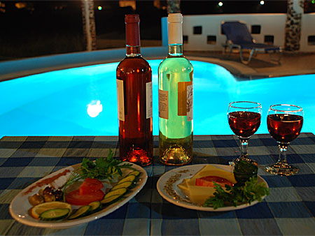 Honeymoon Beach Hotel. Santorini.