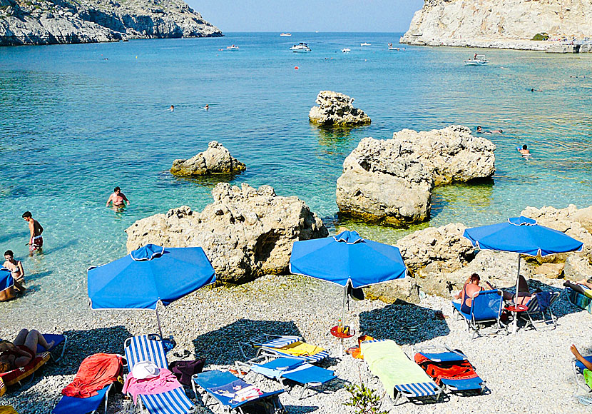 Anthony Quinn beach är en av många underbara stränder på Rhodos.