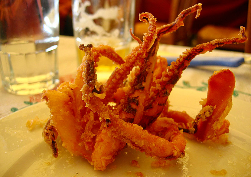 På restaurangerna i Lavrio kan du äta färsk fisk, bläckfisk och skaldjur. 