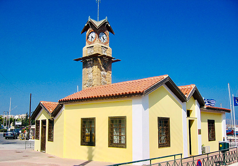 Klocktornet i  hamnen i Lavrio .