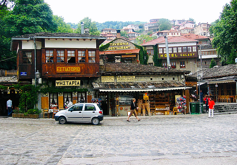 Restauranger i den alpliknande byn Metsovo i nordvästra Grekland.