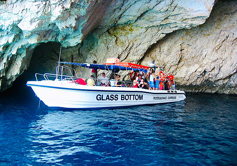 Utflyktsbåtar till Antipaxi, Blue Cave och Parga utgår från hamnen Gaios på Paxi.