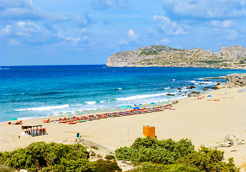 Den vilda vackra stranden Falassarna ligger väster och Chania.