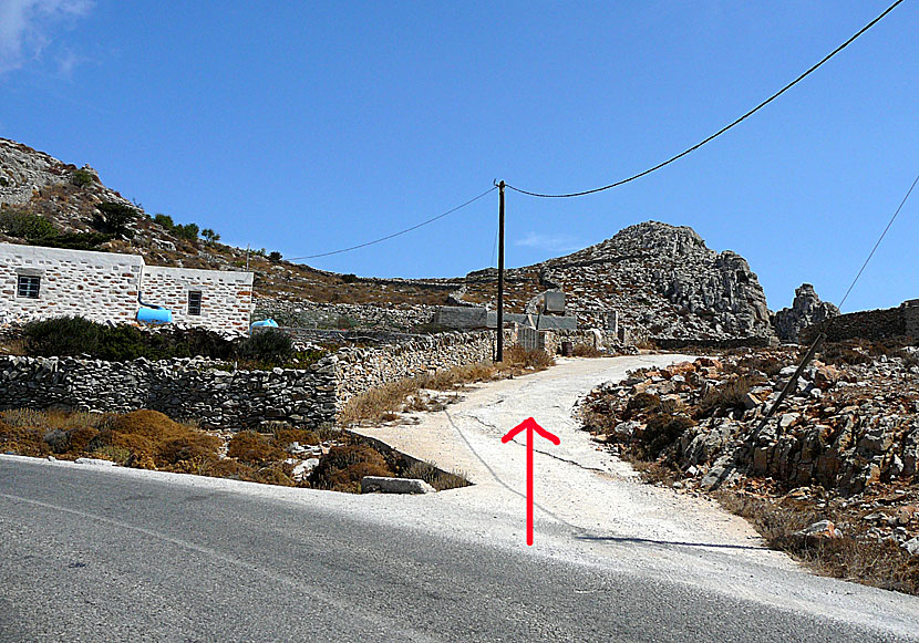 Här börjar vandringen till Profitis Elias på Amorgos.