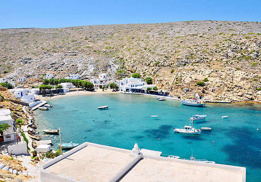 I Heronissos på norra Sifnos finns en liten strand, bra restauranger och keramiker. 