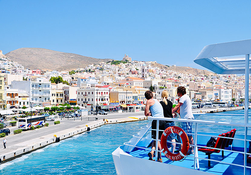 Syros i Grekland. Stränder. Hotell. Sevärdheter. Byar. Färjor.