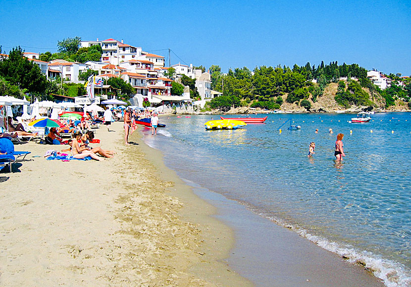 Megali Ammos är den strand som ligger närmast Skiathos stad.