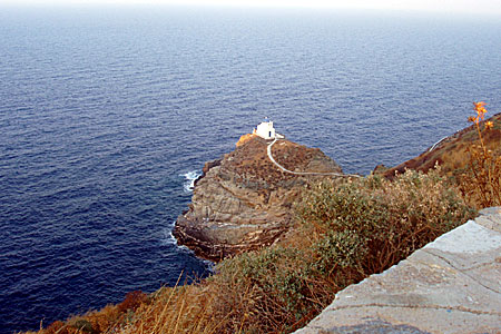 Kyrka utanför Kastro på Sifnos.