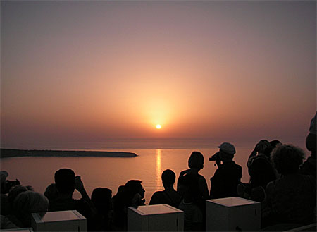 Solnedgången sedd från Oia på Santorini.