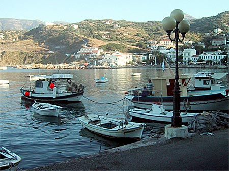 Evdilos hamn på Ikaria,
