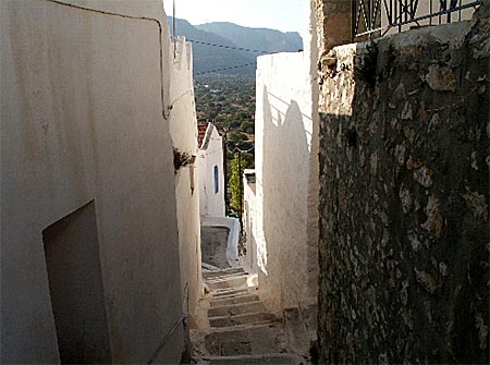 Smal trappgränd i Megalo Chorio på Tilos.
