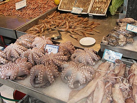 Bl&auml;ckfisk i Pireus.