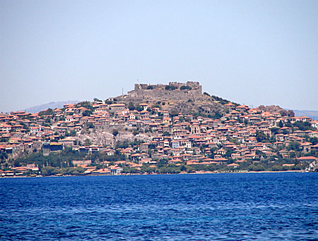 Molyvos &auml;r synligt fr&aring;n Anaxos. Lesbos.