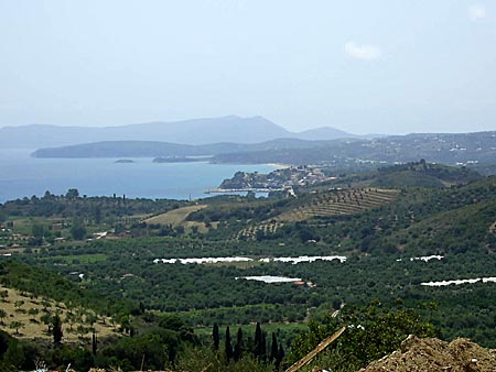 P&aring; v&auml;g &ouml;ver bergen mellan Koroni och Finikounda.