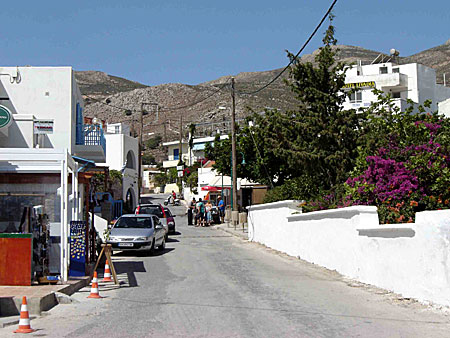 Huvudgatan som går från hamnen, förbi torget och fortsätter ut ur Livadia. Tilos.