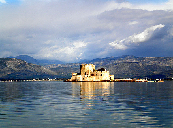 Bourtzi - ett av många fort runt Nafplio.