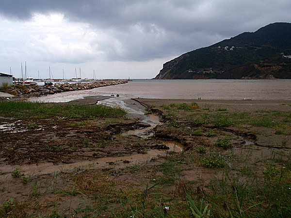 Stranden i Skopelos stad.