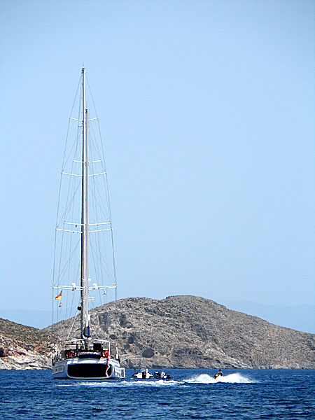 Segelbåtar på Tilos.
