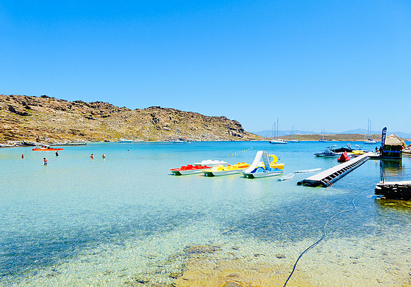 Den barnvänliga stranden Monastiri på den barnvänliga ön Paros.